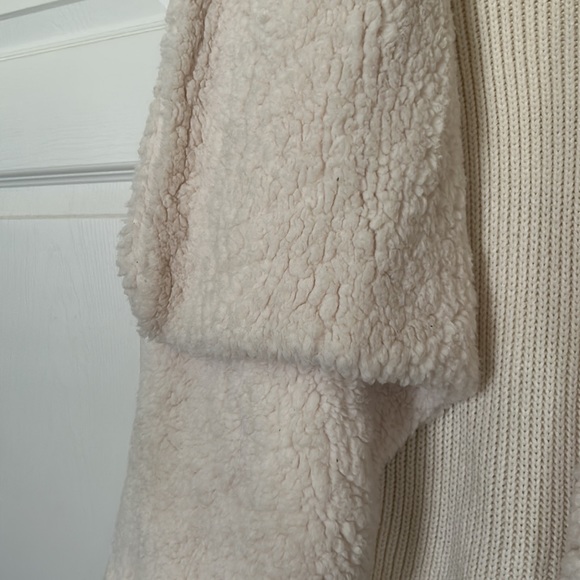 Ana Cream Colored Sherpa Vest - Picture 3 of 6